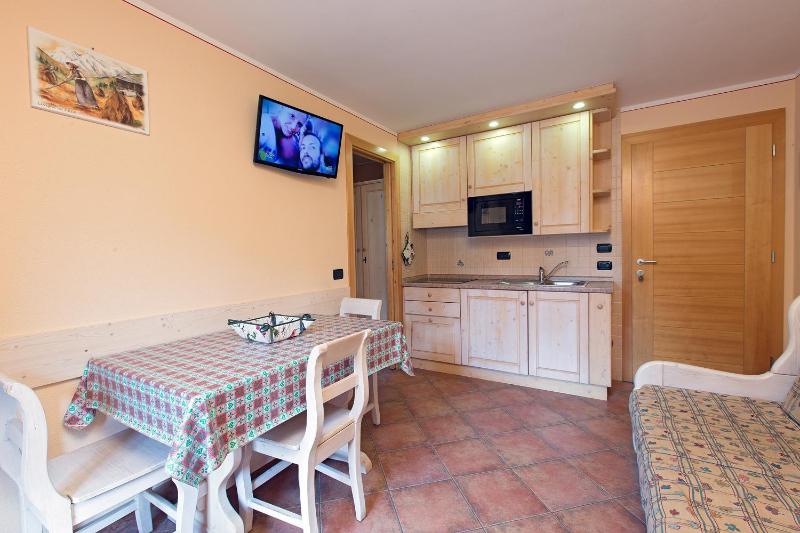 One-Bedroom Apartment image 4