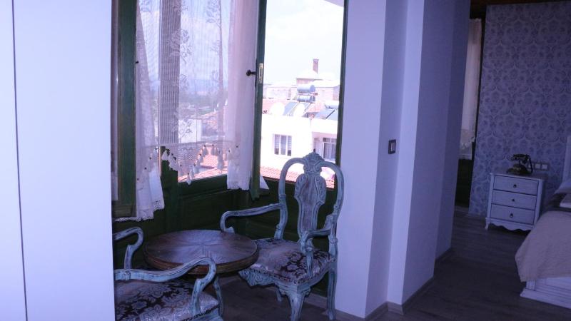 Deluxe Queen Room image 3