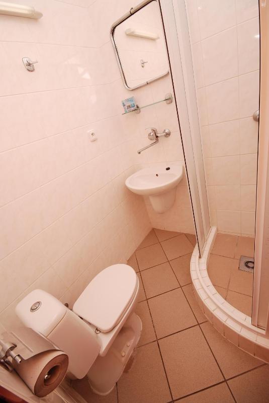 Single Room image 3