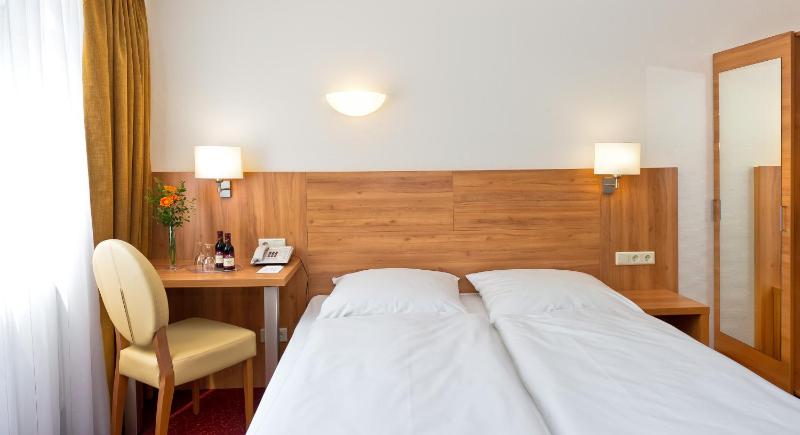 Economy Double Room image 2