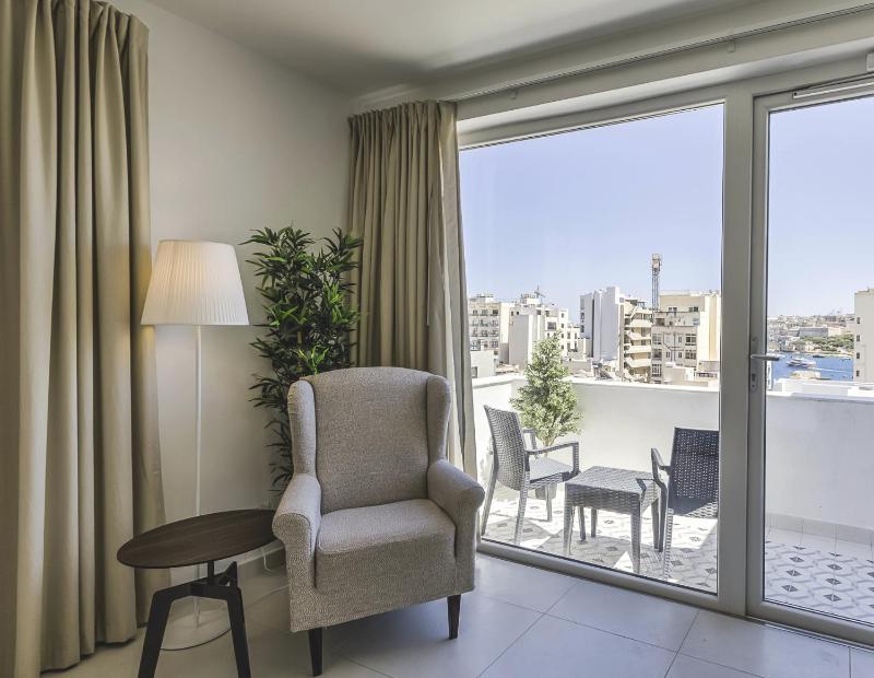 Superior Suite with Spa Access image 4