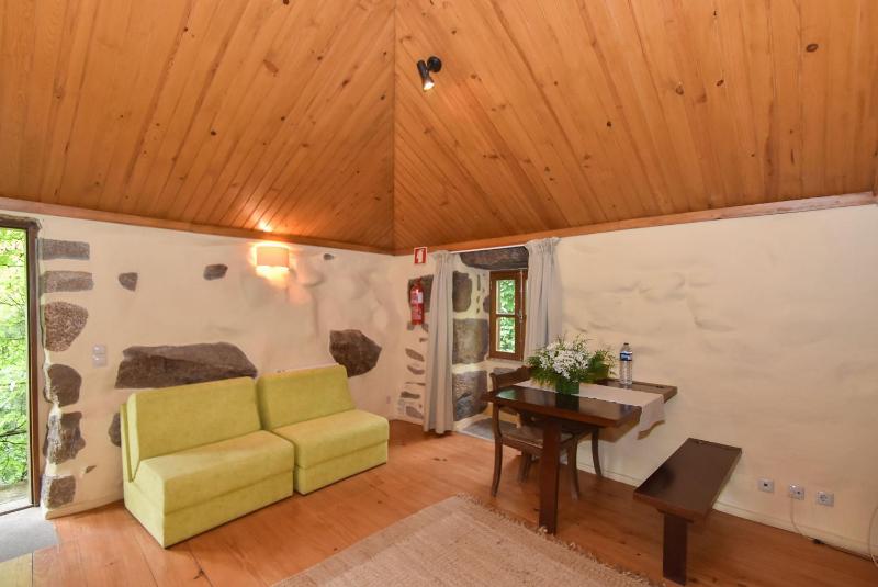 One-Bedroom Apartment image 4
