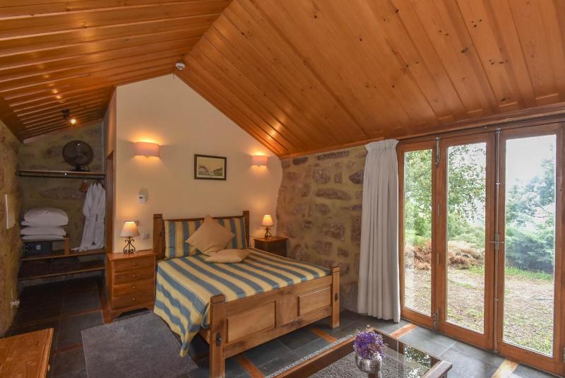 Double Room image 3