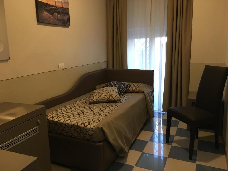 Single Room image 2