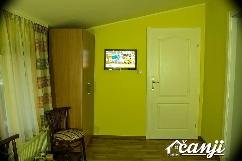 Twin Room with Private Bathroom image 3