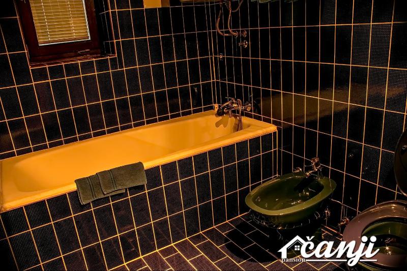 Double Room with Private Bathroom image 2