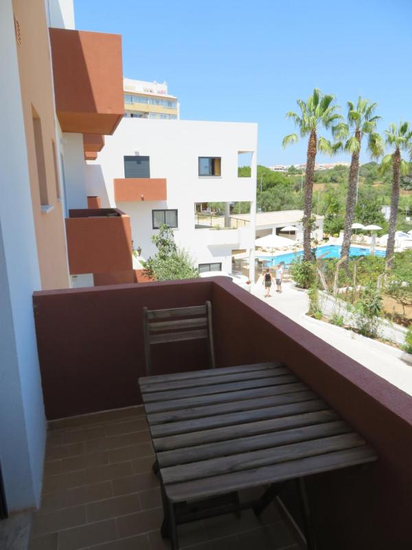 Superior Double Room with Balcony image 4