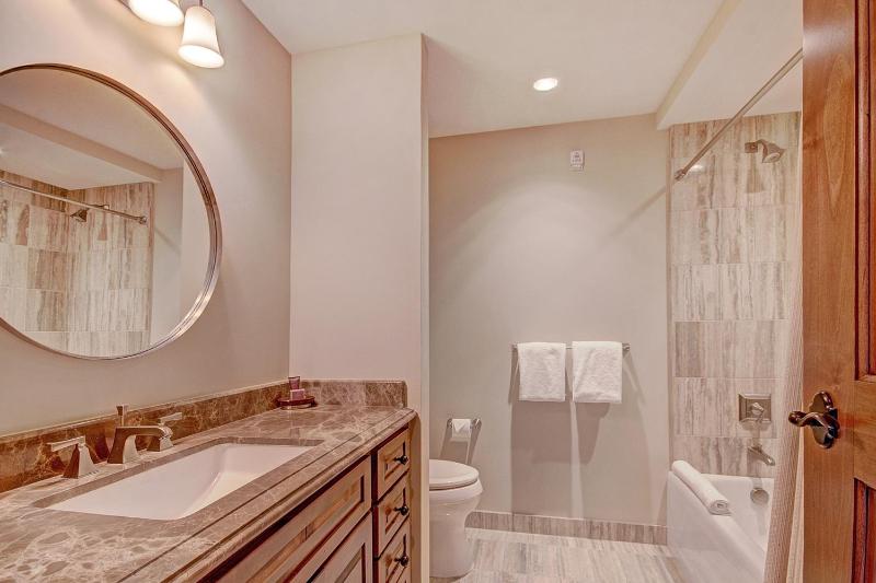 3 BR Luxury Ritz-Carlton Condo with Mountain Views - image 22