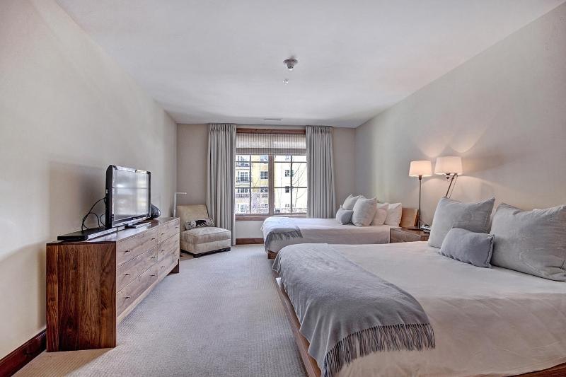 3 BR Luxury Ritz-Carlton Condo with Mountain Views - image 21