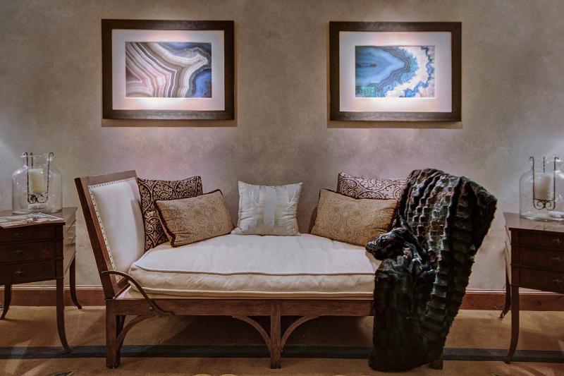 3 BR Luxury Ritz-Carlton Condo with Mountain Views - image 17