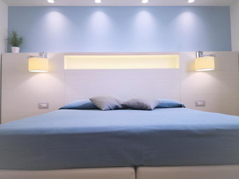 Standard Double Room image 4