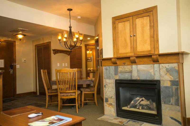 Sundial Lodge Condo Steps from Red Pine Gondola Save 20% on 7 Nights! - image 22