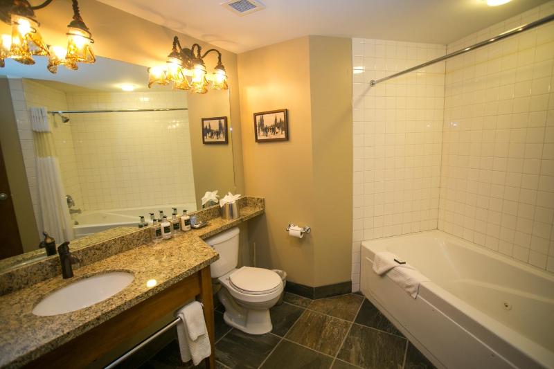 Sundial Lodge Condo Steps from Red Pine Gondola Save 20% on 7 Nights! - image 25