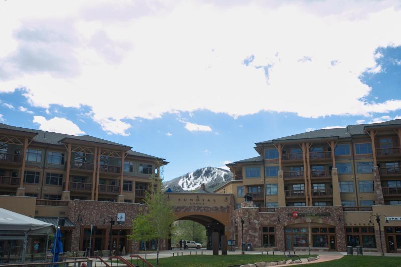 Sundial Lodge Condo Steps from Red Pine Gondola Save 20% on 7 Nights! - image 30