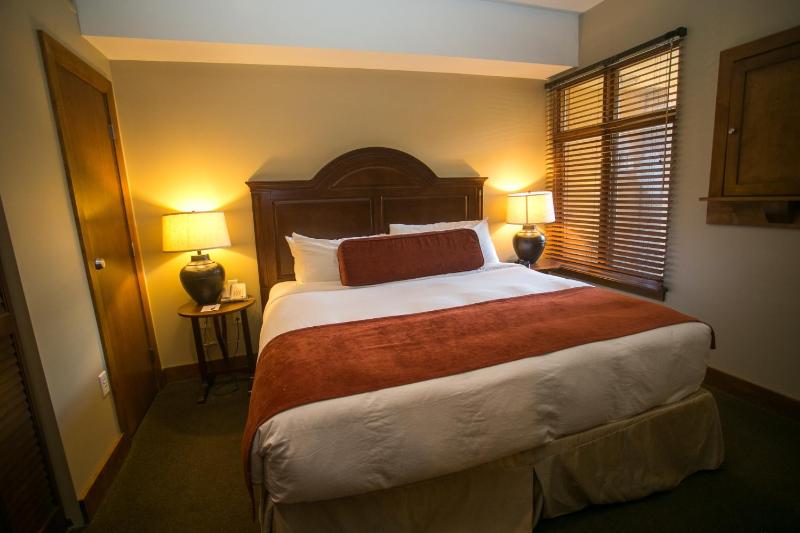 Sundial Lodge Condo Steps from Red Pine Gondola Save 20% on 7 Nights! - image 8