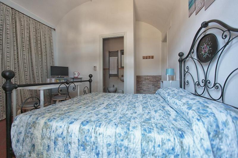 Double Room with Garden View image 3