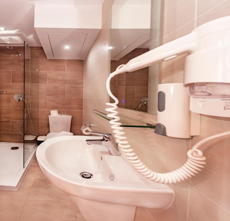Double Room image 4