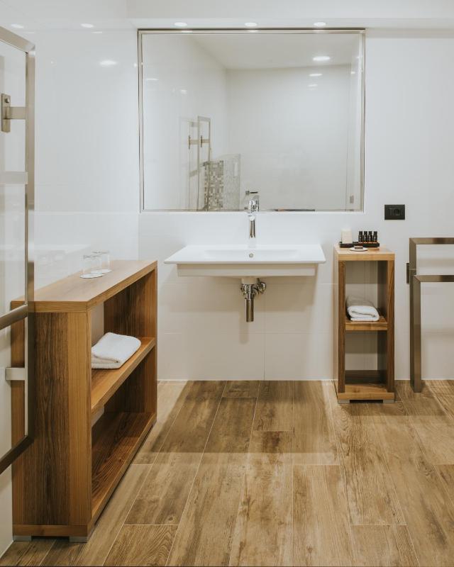 Standard Double Room image 2