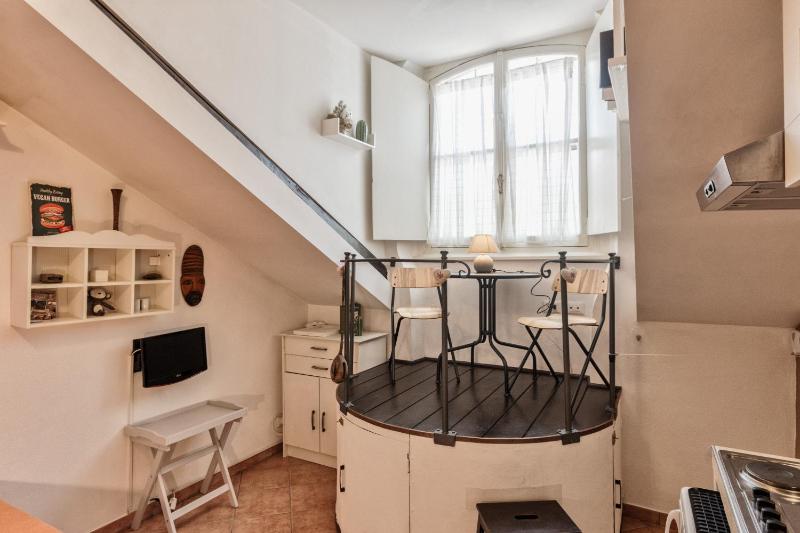 Studio Apartment image 3