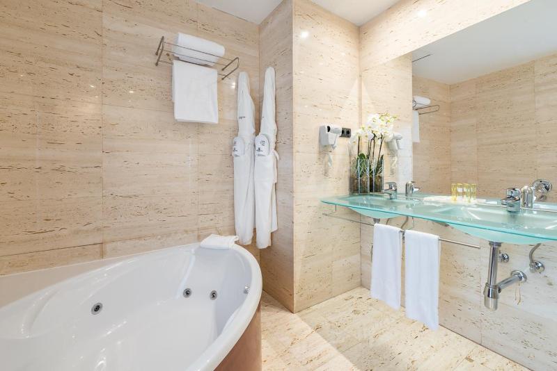Premium Superior Room with Sea View image 3