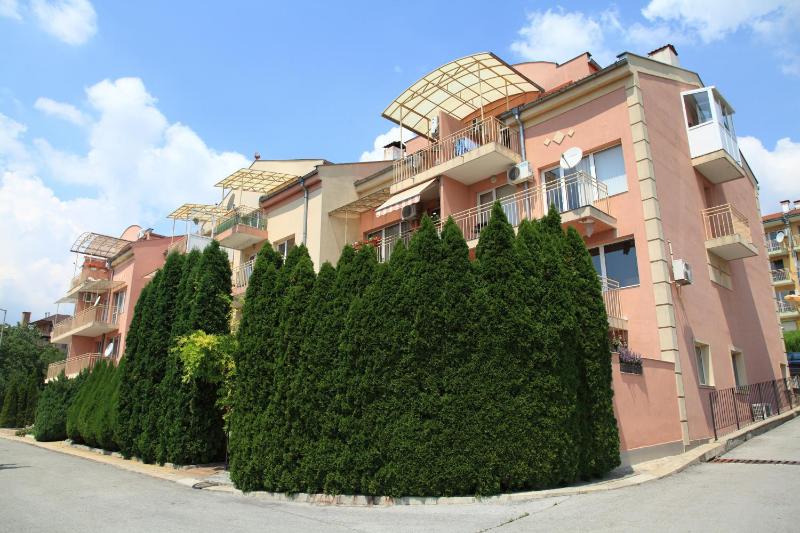 Apartment with Pool View  image 4