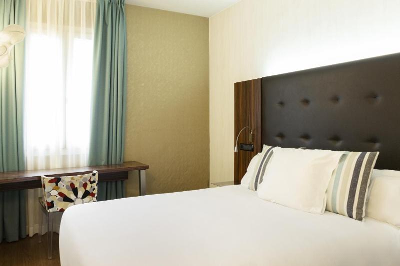 Double Room (1 or 2 adults) image 3
