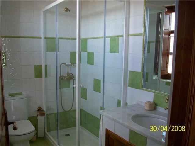 Twin Room with Balcony image 4