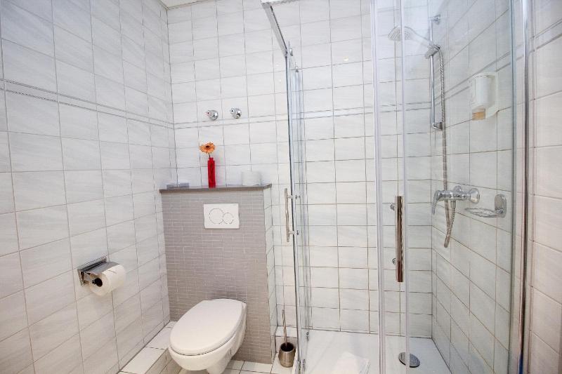Standard Double Room image 3