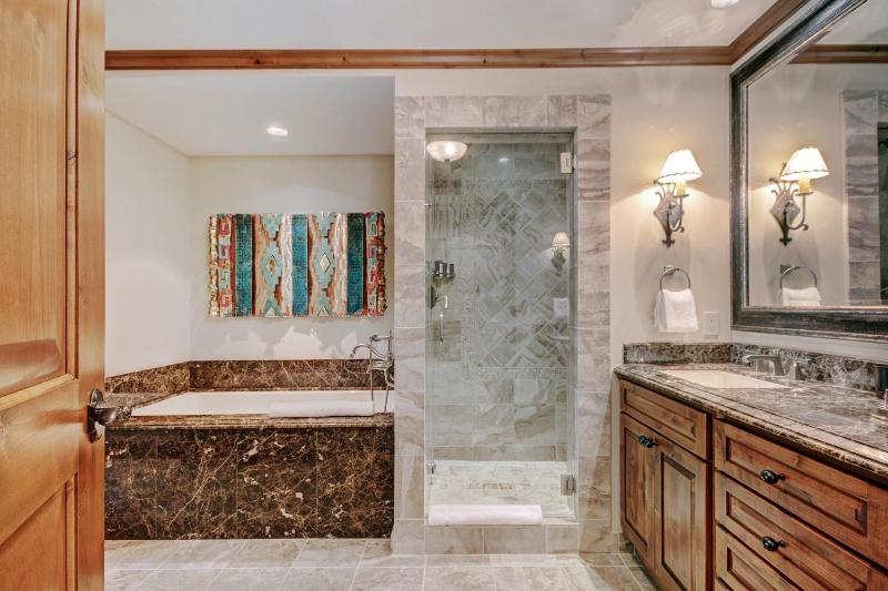 Exclusive 2BR Ritz-Carlton w Mountain Rustic Décor Save 20% on 7 Nights! - image 28