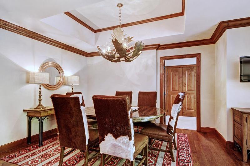 Exclusive 2BR Ritz-Carlton w Mountain Rustic Décor Save 20% on 7 Nights! - image 29