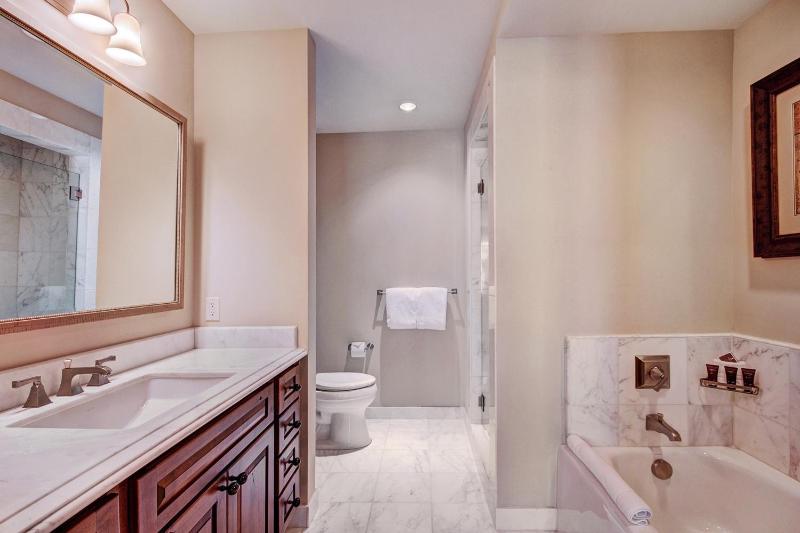 Exclusive 2BR Ritz-Carlton w Mountain Rustic Décor Save 20% on 7 Nights! - image 7