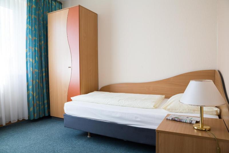Standard Single Room image 2