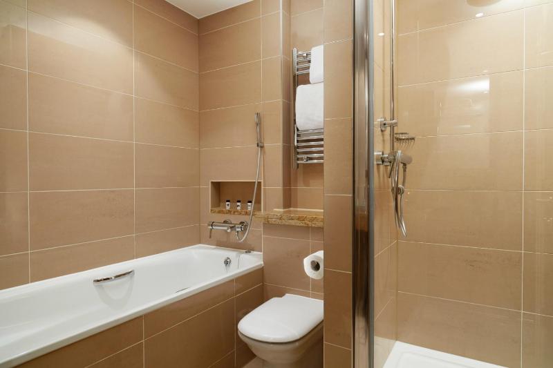 Deluxe Double Room with Balcony image 4