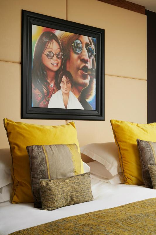 Deluxe Double Room with Balcony image 1