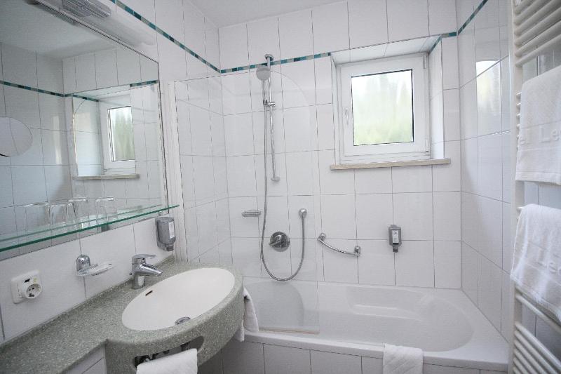 Standard Double Room image 2