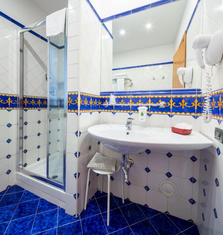 Classic Triple Room image 2