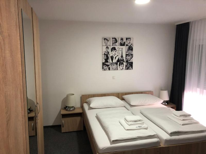 Studio with Balcony image 4