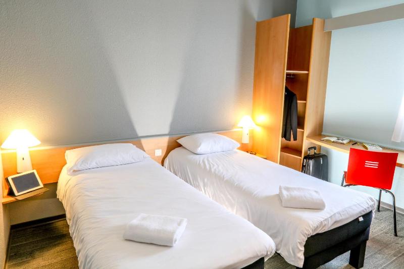Double Room image 3