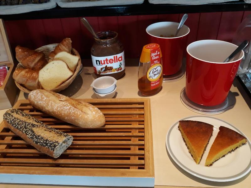Fasthotel Narbonne - image 22