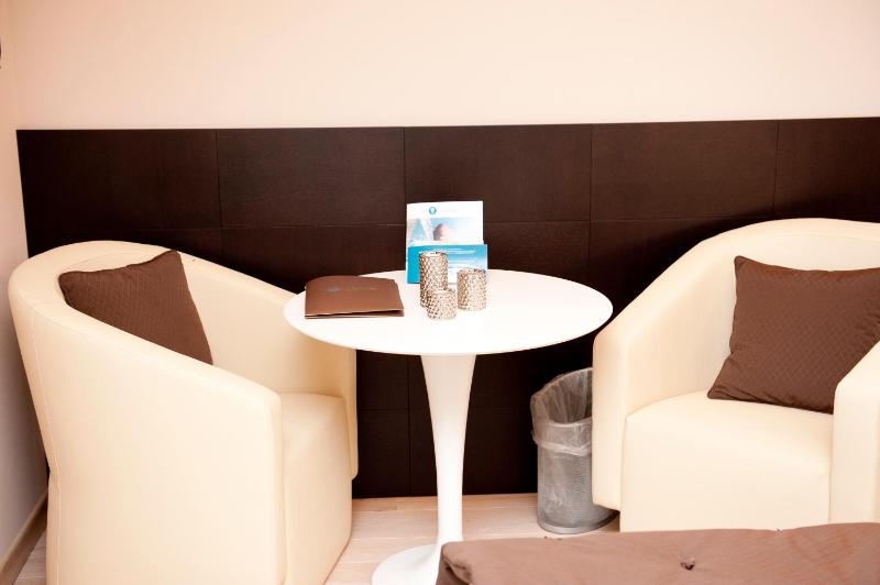 Junior Suite (2 Adults) image 4
