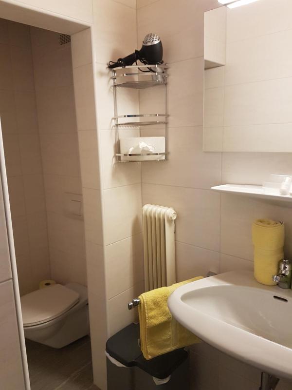 Double Room image 3
