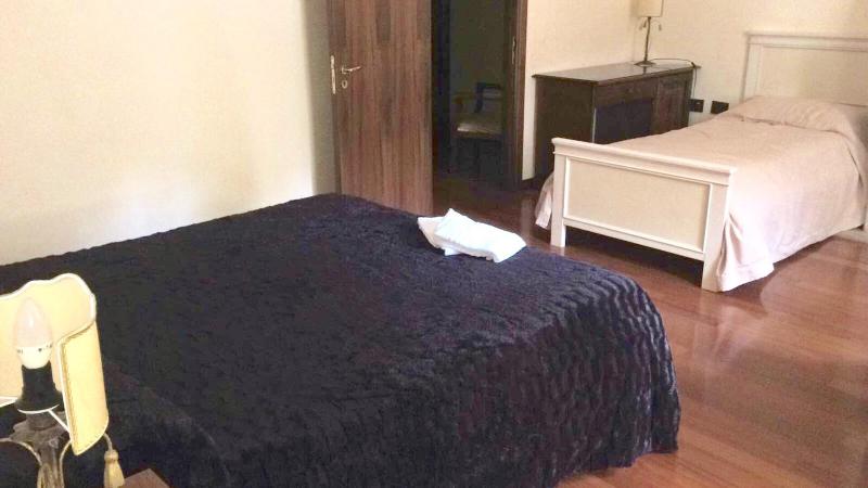 Luxury Triple Room image 4