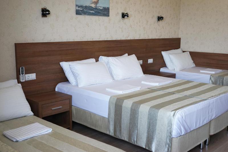 Superior Quadruple Room image 3