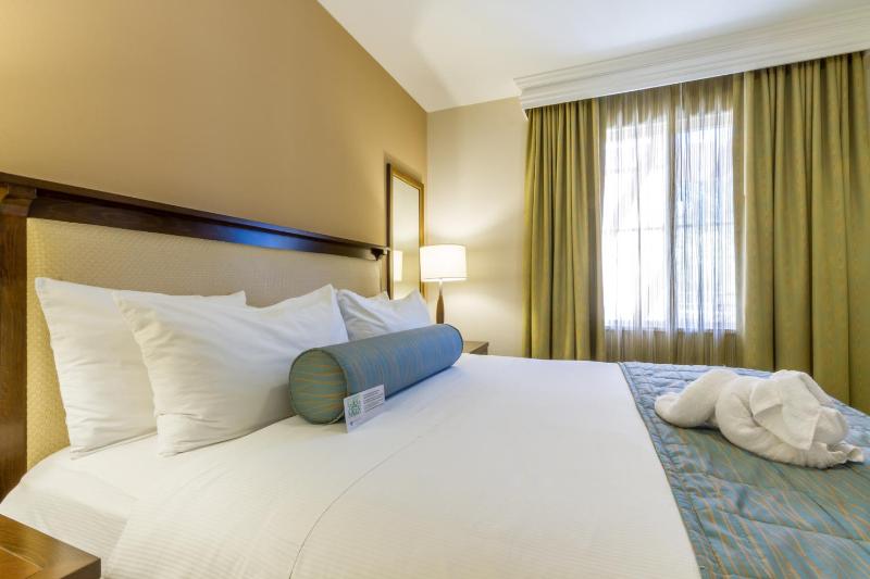 One-Bedroom Suite image 2
