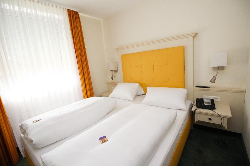 Triple Room image 2
