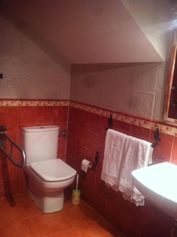 Twin Room - Disability Access image 2