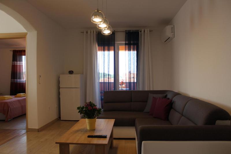 One-Bedroom Apartment image 2