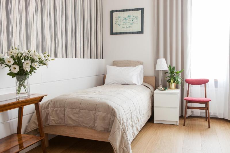 Small Single Room image 2