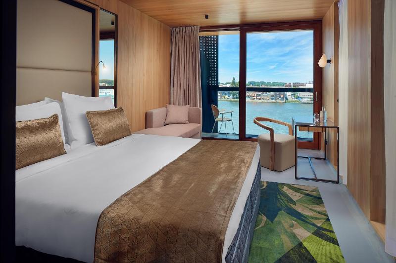 Superior Room with Bath, Shower & Balcony image 1