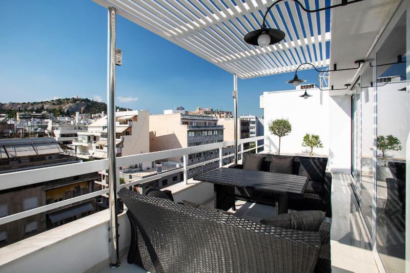 Unique 3-Bed 3-Bath Apt with Acropolis Views SG69 - image 1